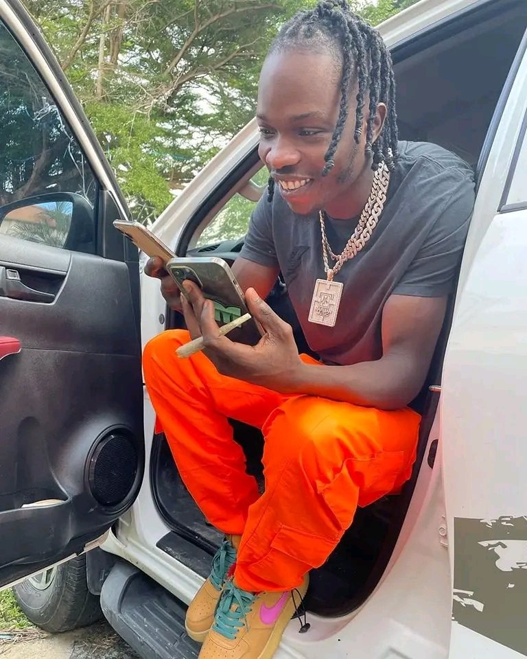 Elite_SirJoe's tweet photo. And the reason I like this nigga, was his smoking lifestyle, some nigga's actually admitted we nonsmoker lifestyle with theirs!! They smoke for us💯💯 https://t.co/LBytfqkHJE