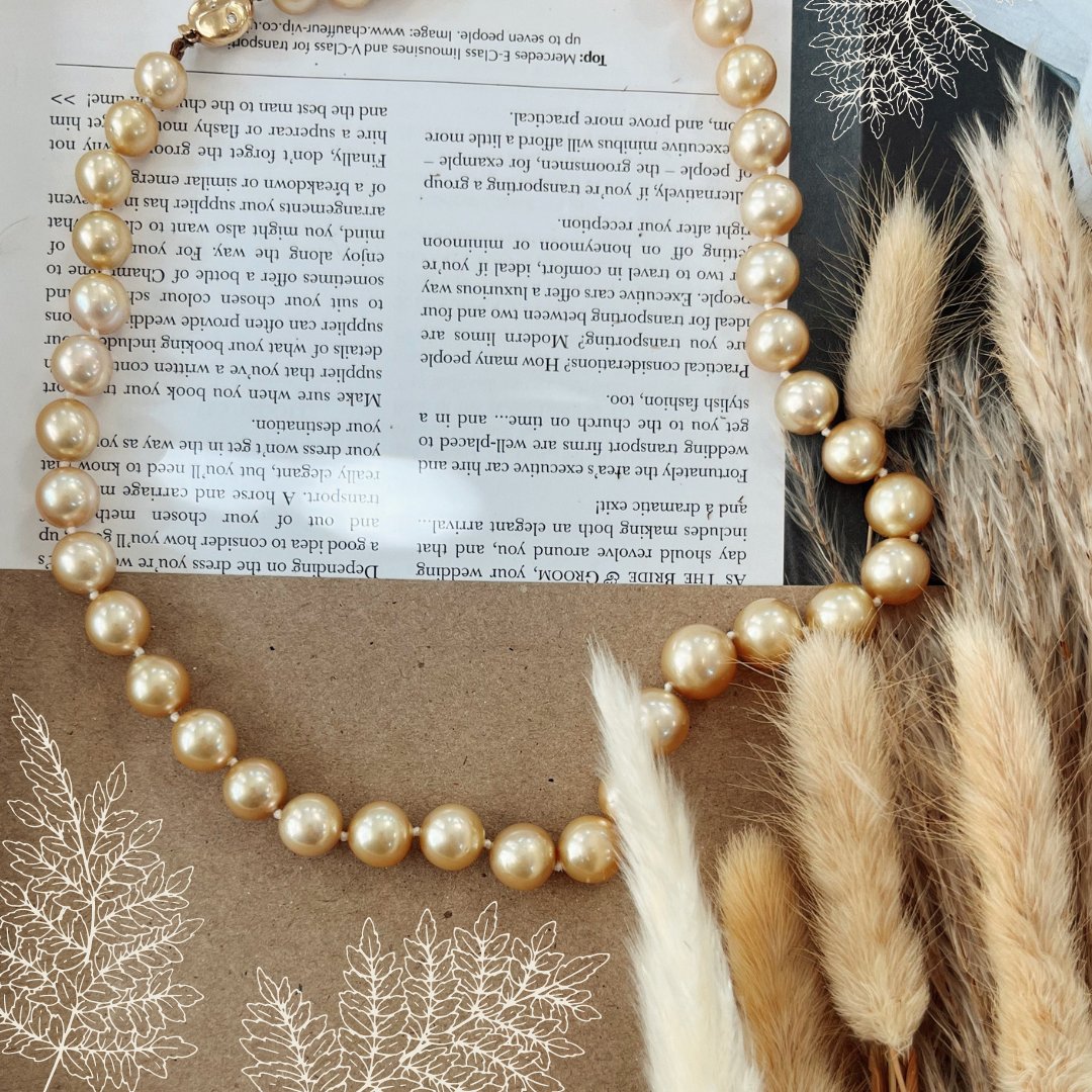 Autumn is meant for sumptuous golden pearls... 

NL835

#pearls #finejewellery #jewellery #autumn #oakham #oakhamrutland #ShopMillStreetOakham #necklace #southsea #southseapearls #golden
