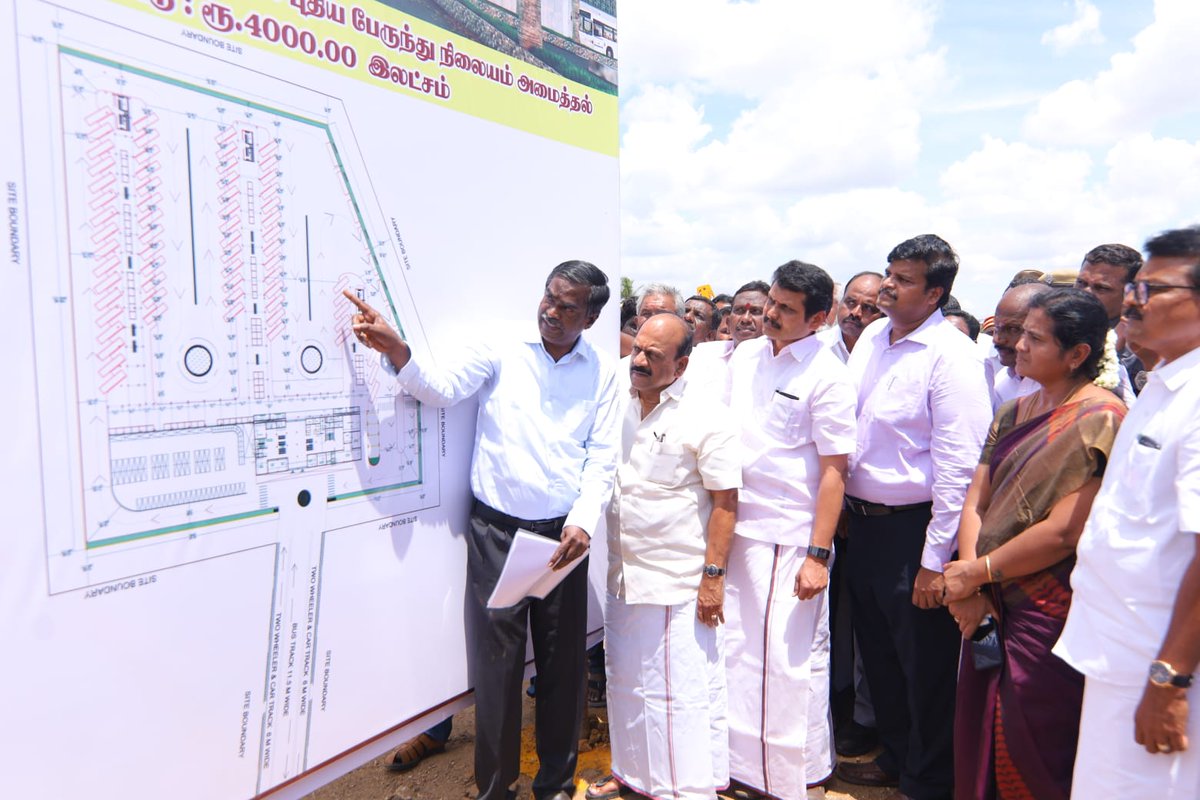 V_Senthilbalaji's tweet photo. மாண்புமிகு தமிழ்நாடு முதலமைச்சர் தளபதி @mkstalin அவர்கள், கடந்த 02.07.2022 அன்று, கரூர் மாநகராட்சியில், ரூ 40/- கோடி மதிப்பில், விரிவாக்கப்பட்ட புதிய பேருந்து நிலையம் அமைக்க அடிக்கல் நாட்டினார். இன்று கரூர் திருமாநிலையூரில் புதிய பேருந்து நிலையம் அமைப்பதற்கான பணிகளை (1/2) https://t.co/ffI4cLZXC9