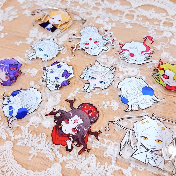 アクリルグッズ(ブローチorマグネット)バチかわいいグロス加工してもらったのてツヤツヤプリプリです1つ¥300- / 飾り付きは¥500-※風船のやつは前回の残部で ¥600-#コミティア141 #COMITIA141 