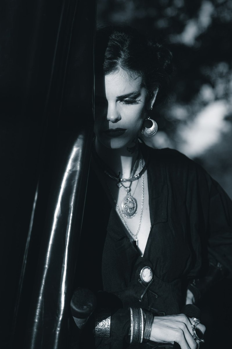 « The wound is where the light enters you » - Rumi
Embrace the shadow.
Embrace the darkness.
It’s another legitimate part of your soul.
Come release your Melancholy Angel at our upcoming shows 🖤

Be free, be one, be a Pirate 🏴‍☠️

📷: Jens Da Vos