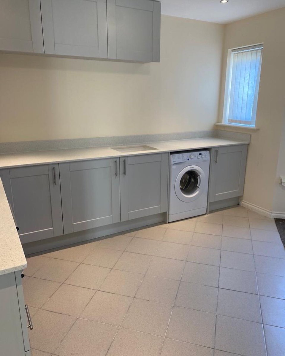 StadiumStone1's tweet photo. White mirror #quartz #quartzworktops #quartzkitchen #quartzkitchentops #quartzkitchencountertops #kitchendesign https://t.co/YvV7SWFtnL
