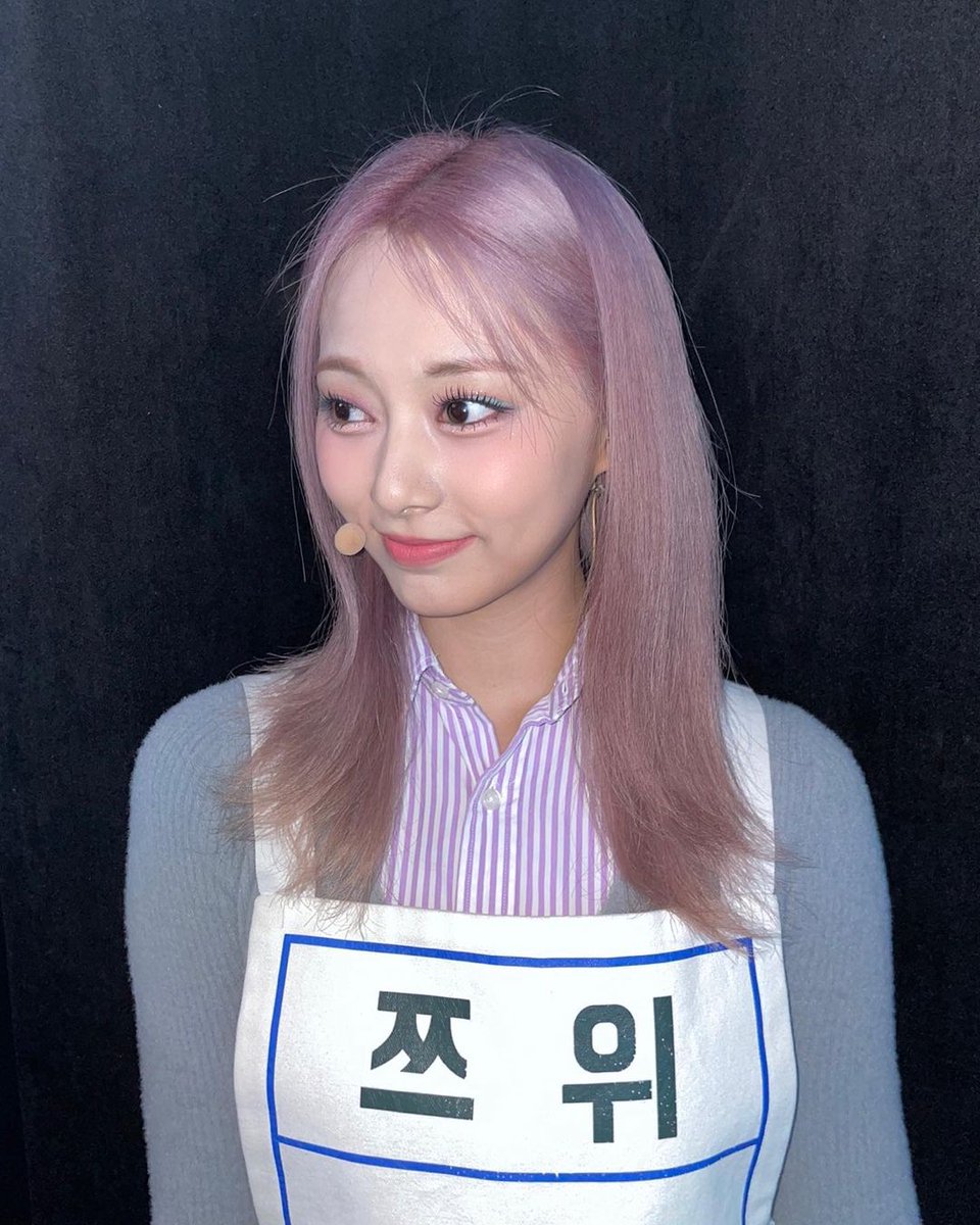 tzugram's tweet photo. Tzuyu's (@/thinkaboutzu) Instagram update with Nayeon!

"��😼음듕😼✨"    

#쯔위 #TZUYU  #ツウィ #周子瑜 https://t.co/PdYVGpXrC3