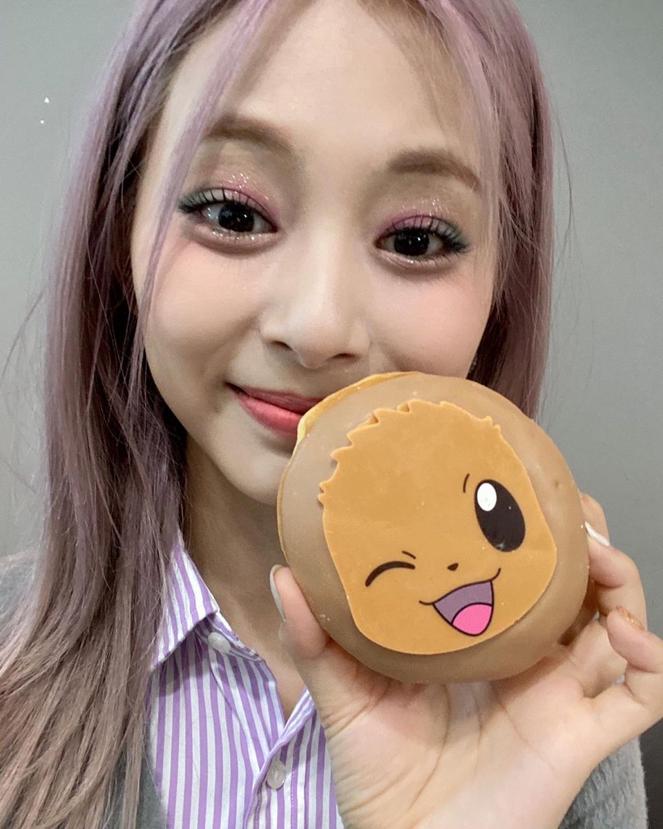 tzugram's tweet photo. Tzuyu's (@/thinkaboutzu) Instagram update with Nayeon!

"��😼음듕😼✨"    

#쯔위 #TZUYU  #ツウィ #周子瑜 https://t.co/PdYVGpXrC3