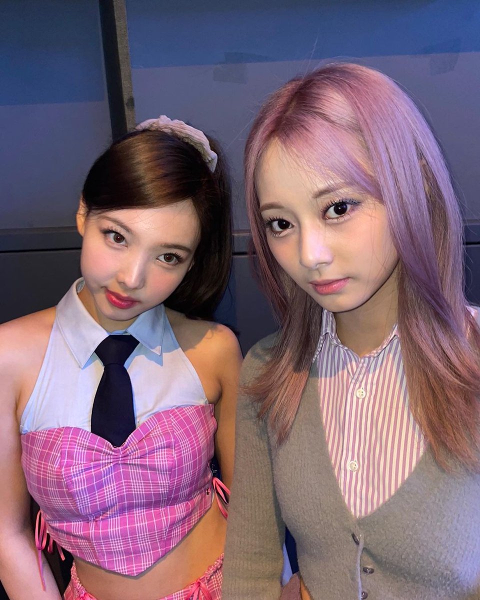 tzugram's tweet photo. Tzuyu's (@/thinkaboutzu) Instagram update with Nayeon!

"��😼음듕😼✨"    

#쯔위 #TZUYU  #ツウィ #周子瑜 https://t.co/PdYVGpXrC3