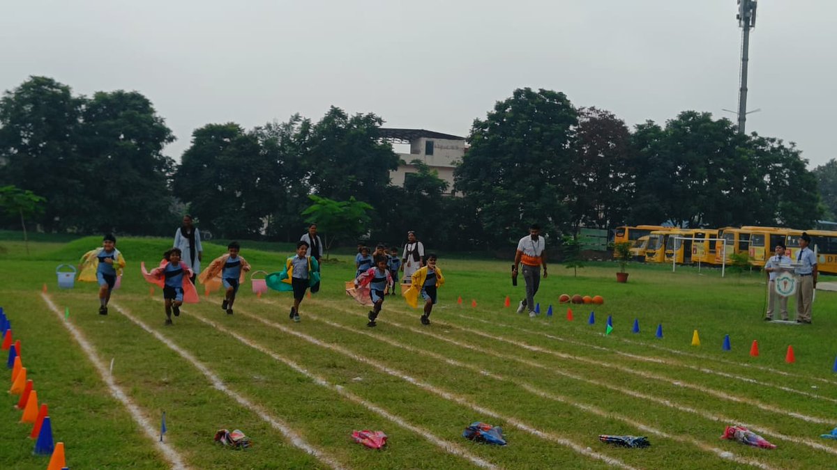 DPSGDehradun's tweet photo. #WeareDPSG
#42YearsofTrust
#DPSGSociety
#DPSGDEHRADUN
#MonsoonFunGames
#MonsoonGames
#Monsoon2022
Monsoon is fun with friends, teachers and games. https://t.co/HuDFoWGBB4