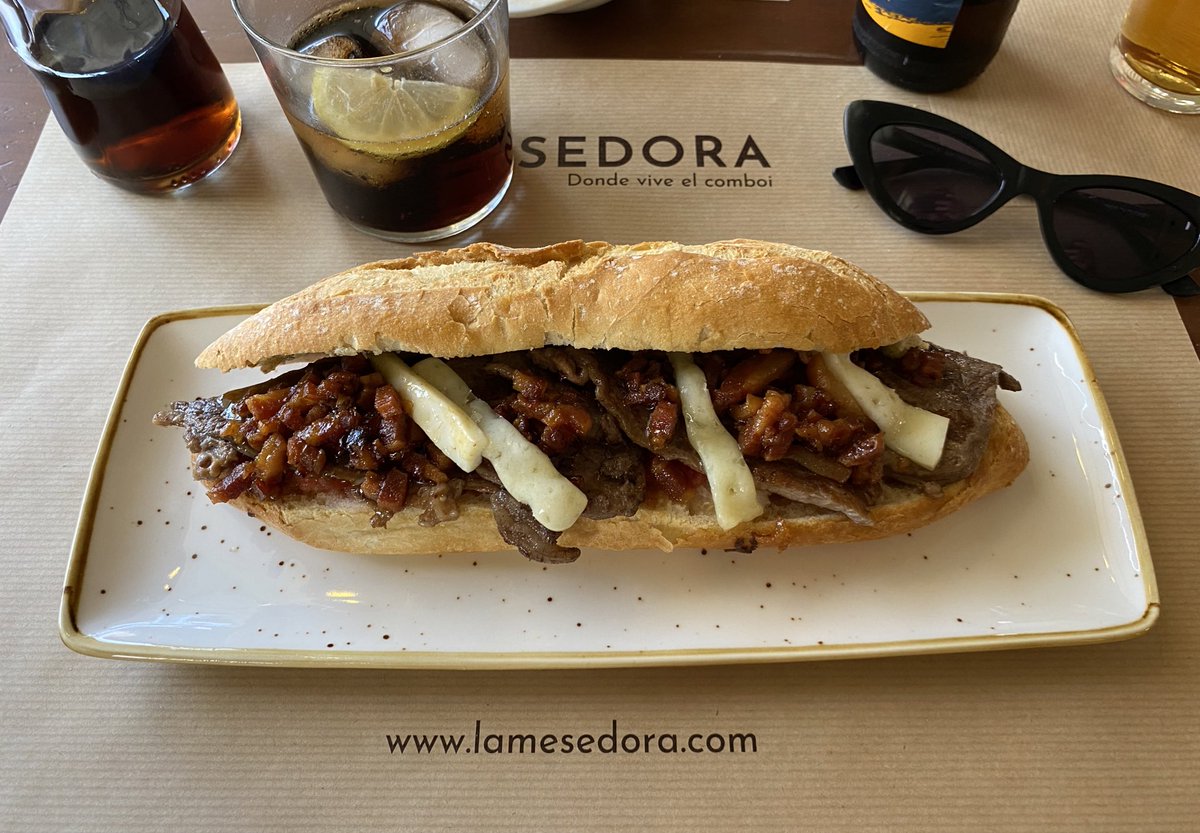 TeresaCadira's tweet photo. Som #DonesRunner sí, però també #DonesEsmorzadores. El recovery és necessari 🥹 https://t.co/Ocfqbttgat