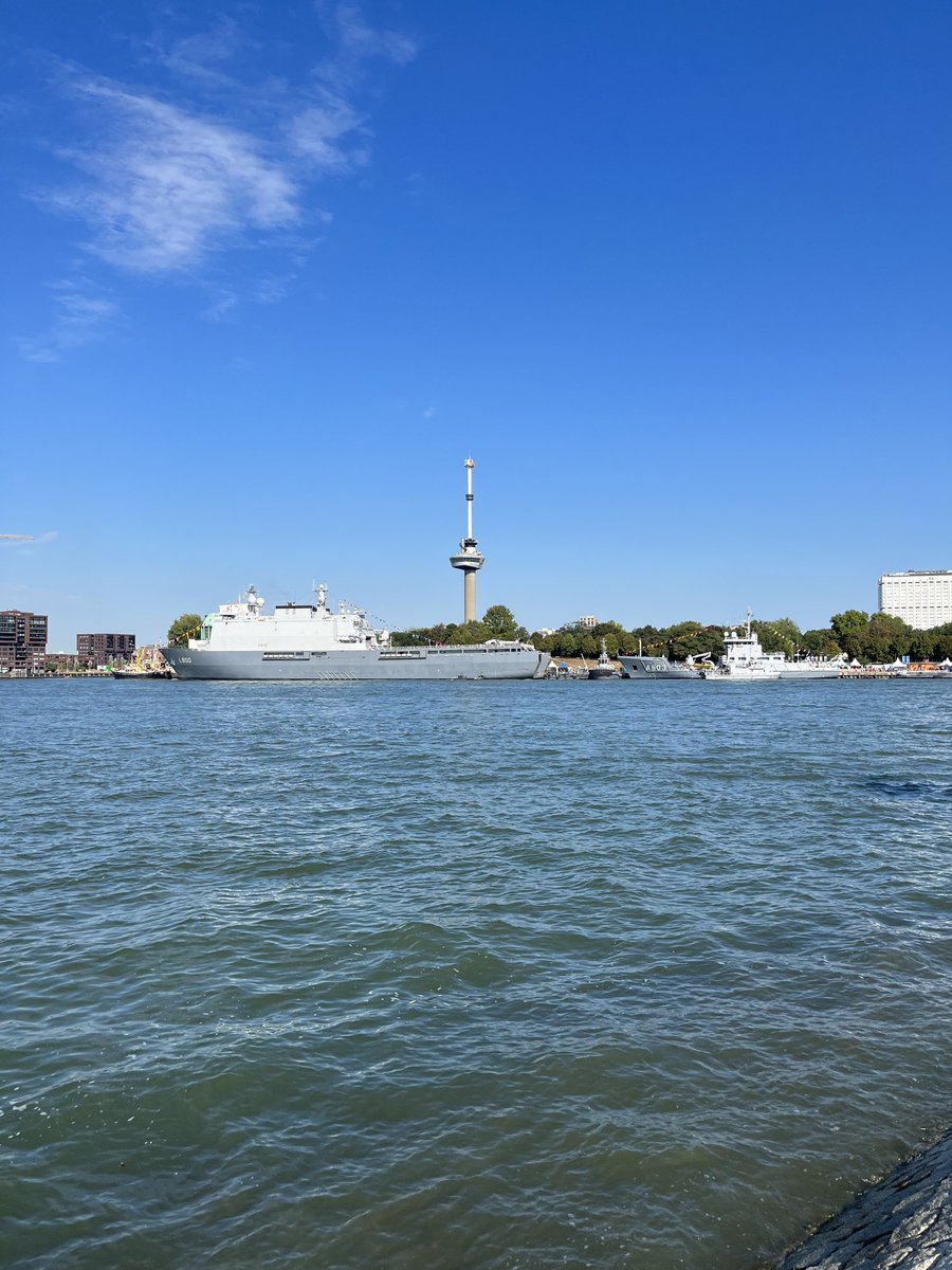 roonng's tweet photo. Perfect weer voor de ⁦@Wereldhavendgn⁩ in #Rotterdam https://t.co/VNzYmuGQBg