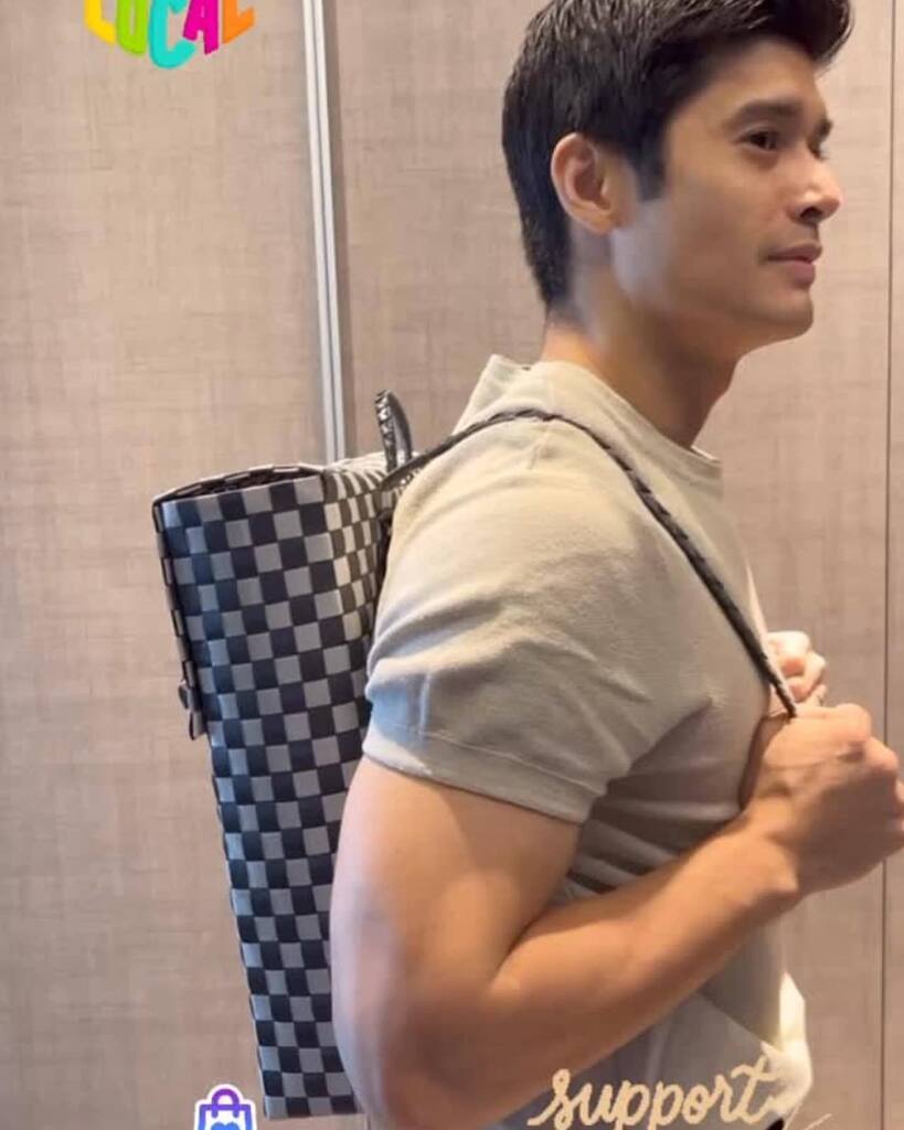lokalbayong's tweet photo. Flexing JC de Vera‘s story yesterday
🙏🏽🙏🏽🙏🏽🙃 💪🏽

Lokal Bayong Germany 🇩🇪 

💯 100 % Hand Weaved by Filipino Craftsmen 

#lokalbayong #handweaved 
#supportlocalph #handmadeph #bagsforwomen #cebuonlineshop #localproducts #totes #bagscollection #sustainablegifts #localmade #luxu… https://t.co/9RGHe4AFpi