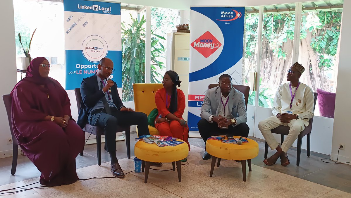 🗣️ Nous avons eu deux (2) CVs pour un seul poste, mais nous étions obligés d'aller sur les réseaux sociaux pour choisir une personne 😍😍🥰... disait un de nos panelistes. 

#SocialMediaAccount 
#LinkedInLocalNiamey #Networking #Niger