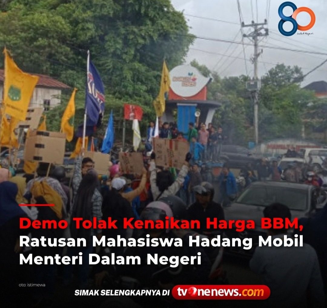 yaniarsim's tweet photo. Sulawesi Barat 3/9/2022, Mamuju demo Mahasiswa menolak Kenaikan BBM, menghadang Mendagri Tito Karnavian yg sedang berkunjung ke Mamuju. https://t.co/W60obROP0H