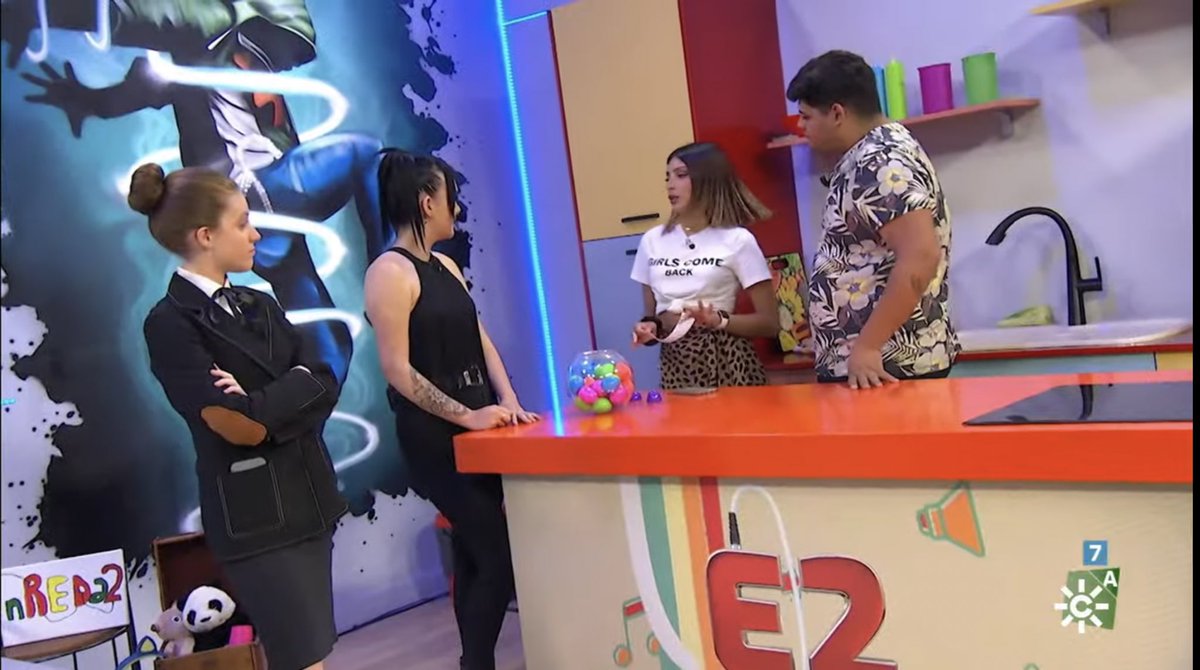 EnREDa2CS's tweet image. Si hay un juego que identifica a #EnREDa2cs ese es La pecera de @samaracadenass 

Los invitados sacan bolas de la pecera y se enfrentan a las preguntas y retos. 

Vente a @canalsur y descubre que le ha tocado a @OGiselahidalgo