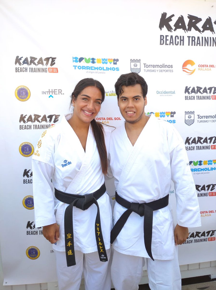 annajulis's tweet photo. Y en el segundo día de Karate Beach Training, no podía faltar una foto con la Campeona Mundial en Kumite María Torres 🥋🥋🥋🥋@mariatorresgr8 
(para mi la mejor, perdóname sobrino😂) #Torremolinos @_TTorremolinos @Torremolinos_On https://t.co/saOnfHV4t1