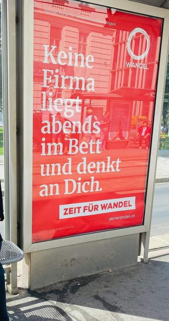 Στη στάση του τραμ ένα πολύ ωραίο μήνυμα. 
'Καμία εταιρεία οταν πάει για ύπνο σκέφτεται εσένα '. 
#wandel #Vienna #lovevienna