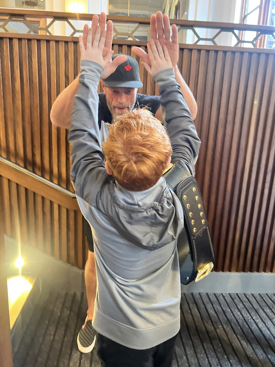 samanthapoole23's tweet photo. @EdgeRatedR Thank you so so much for making Daltons dreams come true he was so so happy to Meet his hero! Thank you for making the time! Enjoy your present xx https://t.co/FRRcJZaASM