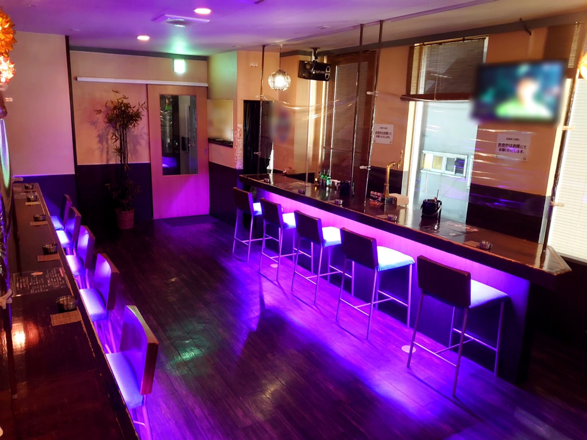 Cafe Bar Bee 池袋 池袋駅西口 Cafe Amp Bar Bee 元気に営業中です 続々と新人さんが入店してくれています ぜひ遊びに来てください 体験入店 面接随時募集中です 池袋 ガルバ コンカフェ 昼飲み ガールズバー 求人 体験入店