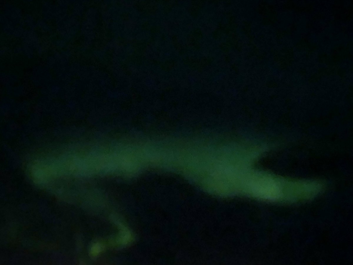 cassidycroci's tweet photo. Got to see the Northern Lights for the first time last night and just had to pop outside my flat! #iceand #northernlights https://t.co/AaMC6uAdh0