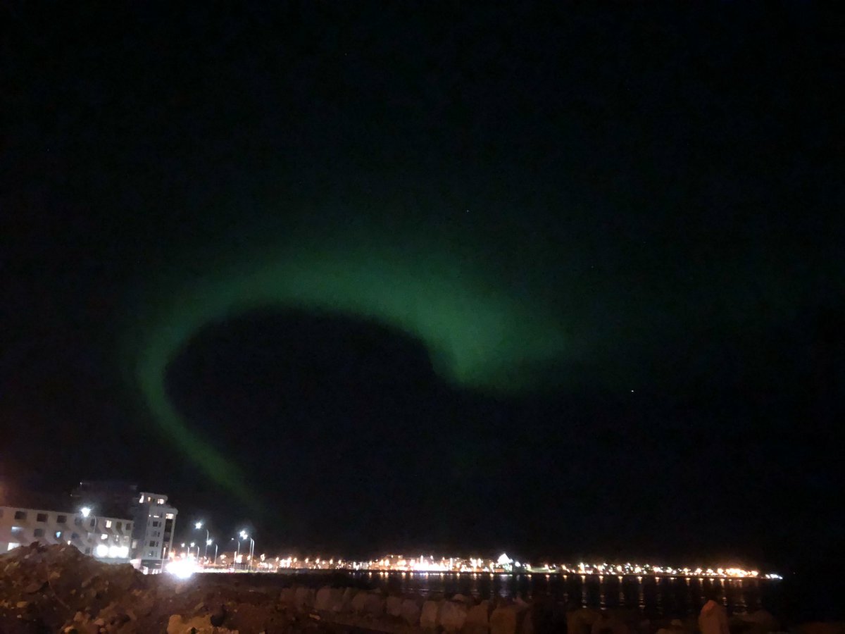 cassidycroci's tweet photo. Got to see the Northern Lights for the first time last night and just had to pop outside my flat! #iceand #northernlights https://t.co/AaMC6uAdh0