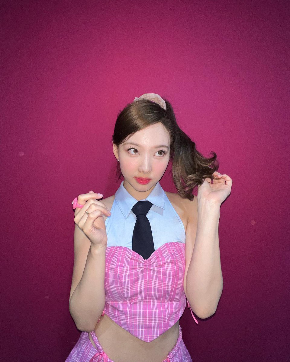 nysoioist's tweet photo. it girl nayeon https://t.co/wiTx0phr1a