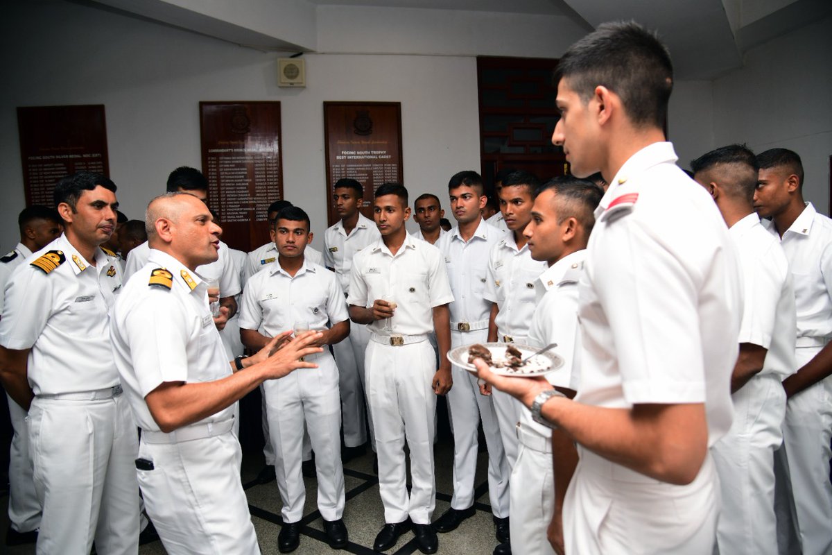 IN_NavalAcademy's tweet photo. Ceremony was marked by singing of both National Anthem & commemorative speech. Enthusiastic spirit of camaraderie & bonhomie amongst all International Trainees and INA Cadets is commendable #NetSecurityProvider #HarKaamDeshKeNaam (2/2). @DefencePROkochi @IN_HQSNC @IndiannavyMedia https://t.co/Af82chNRIh