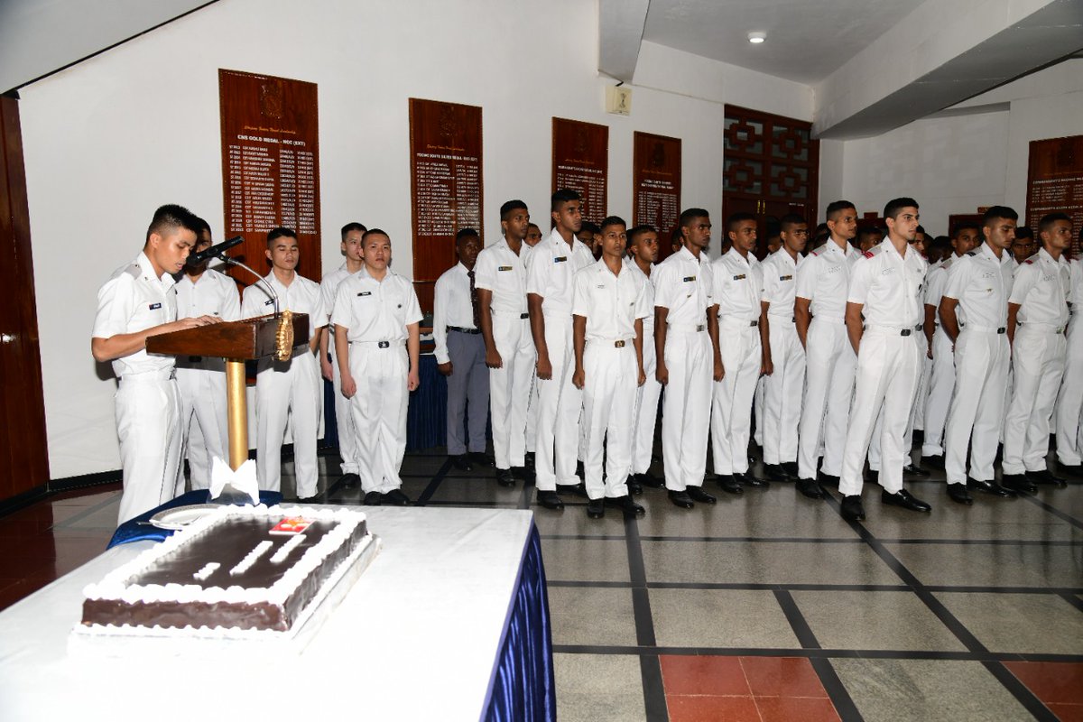 IN_NavalAcademy's tweet photo. Ceremony was marked by singing of both National Anthem & commemorative speech. Enthusiastic spirit of camaraderie & bonhomie amongst all International Trainees and INA Cadets is commendable #NetSecurityProvider #HarKaamDeshKeNaam (2/2). @DefencePROkochi @IN_HQSNC @IndiannavyMedia https://t.co/Af82chNRIh