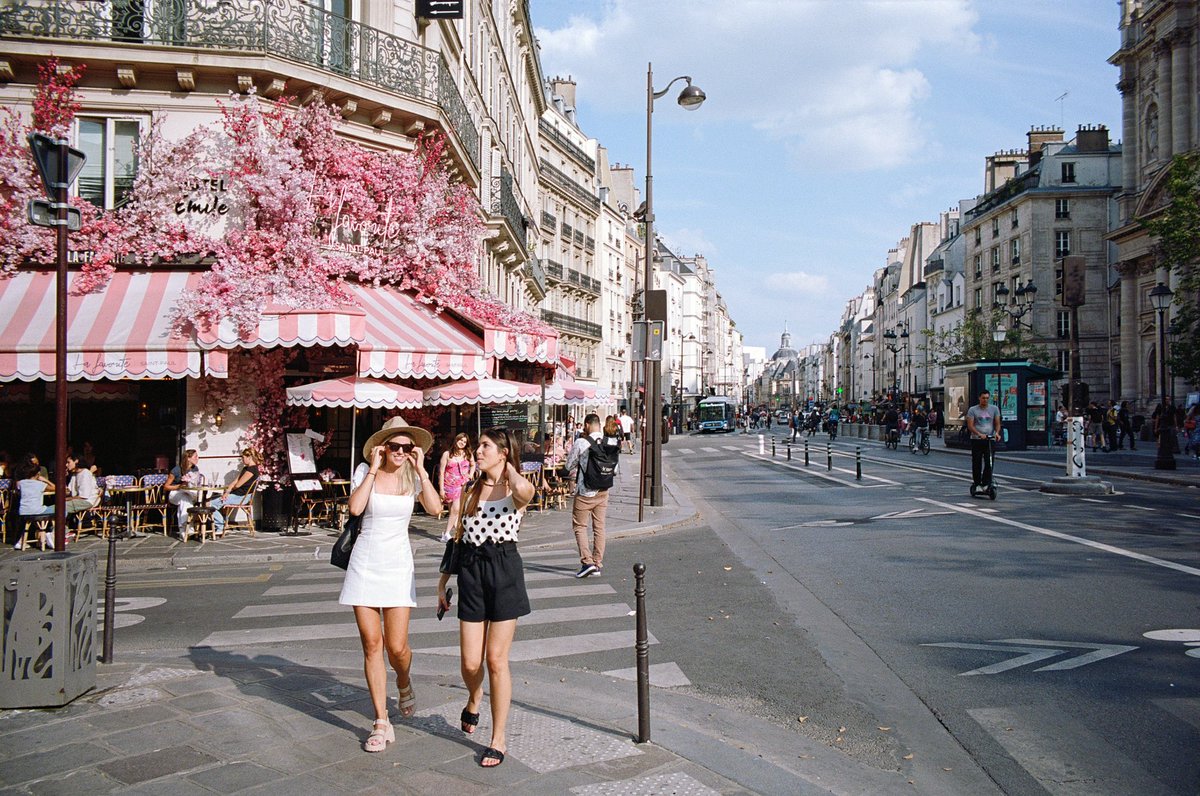 patrickcolpron's tweet photo. I am not a photographer, I just make photos #photography #paris #france #kodak https://t.co/298di7uC1r