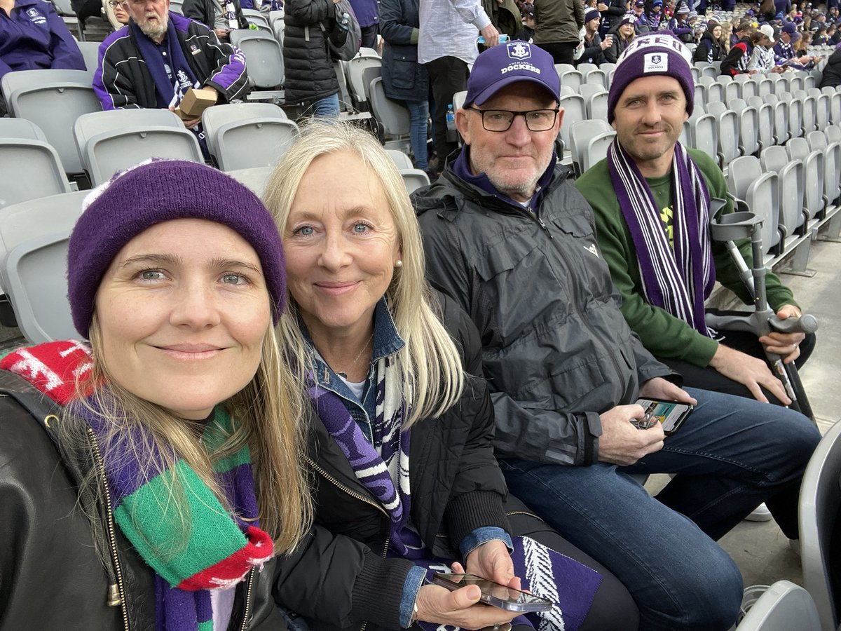 Sophiemcneill's tweet image. Big crowd here at Optus with 45 minutes still till bounce down! Can’t believe the seats we got in the ticket draw. Best I’ve ever had. A lucky sign! Come on @freodockers!! #DoItForDave