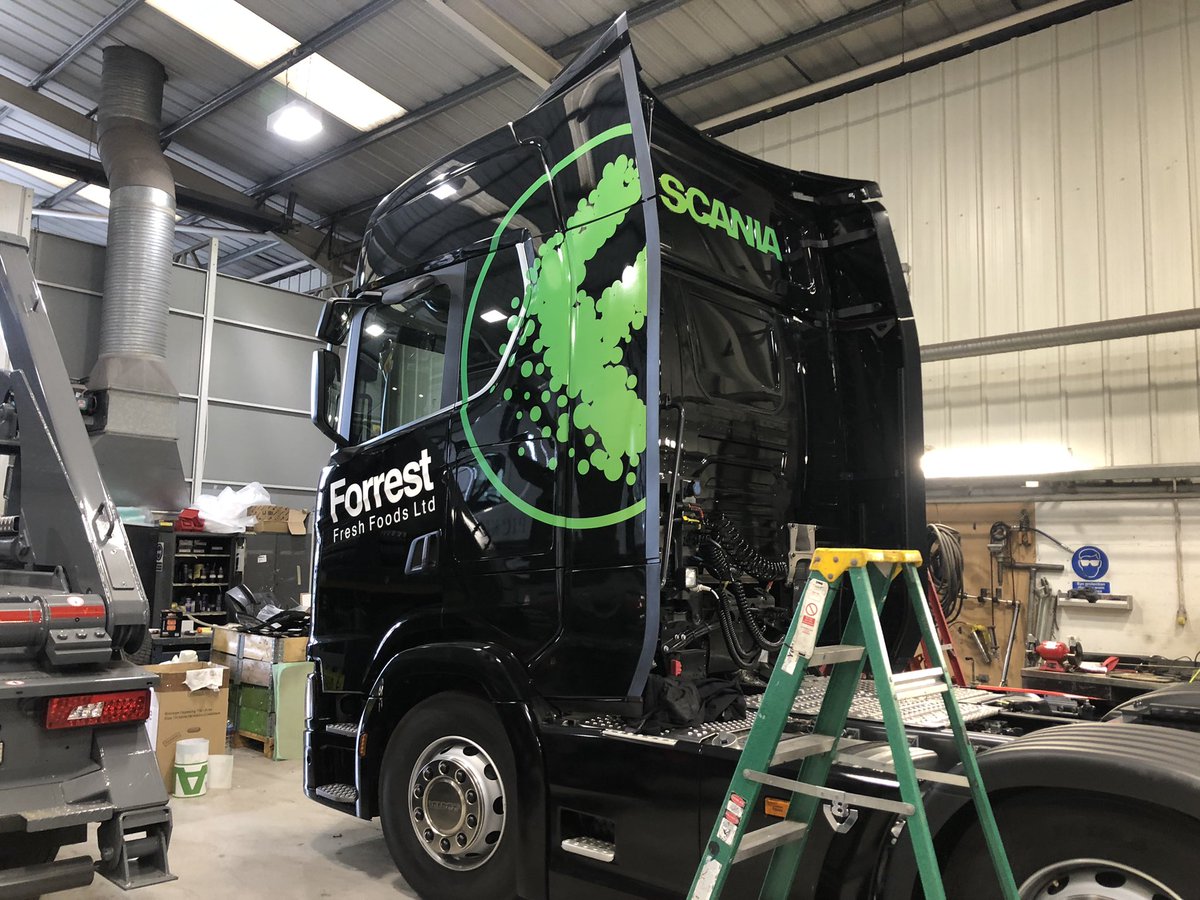 Dplgraphicsltd's tweet photo. What a week!
#signs #vehiclegraphics #officespace #truckgraphics #frostedglass https://t.co/AyF5n4oYCy