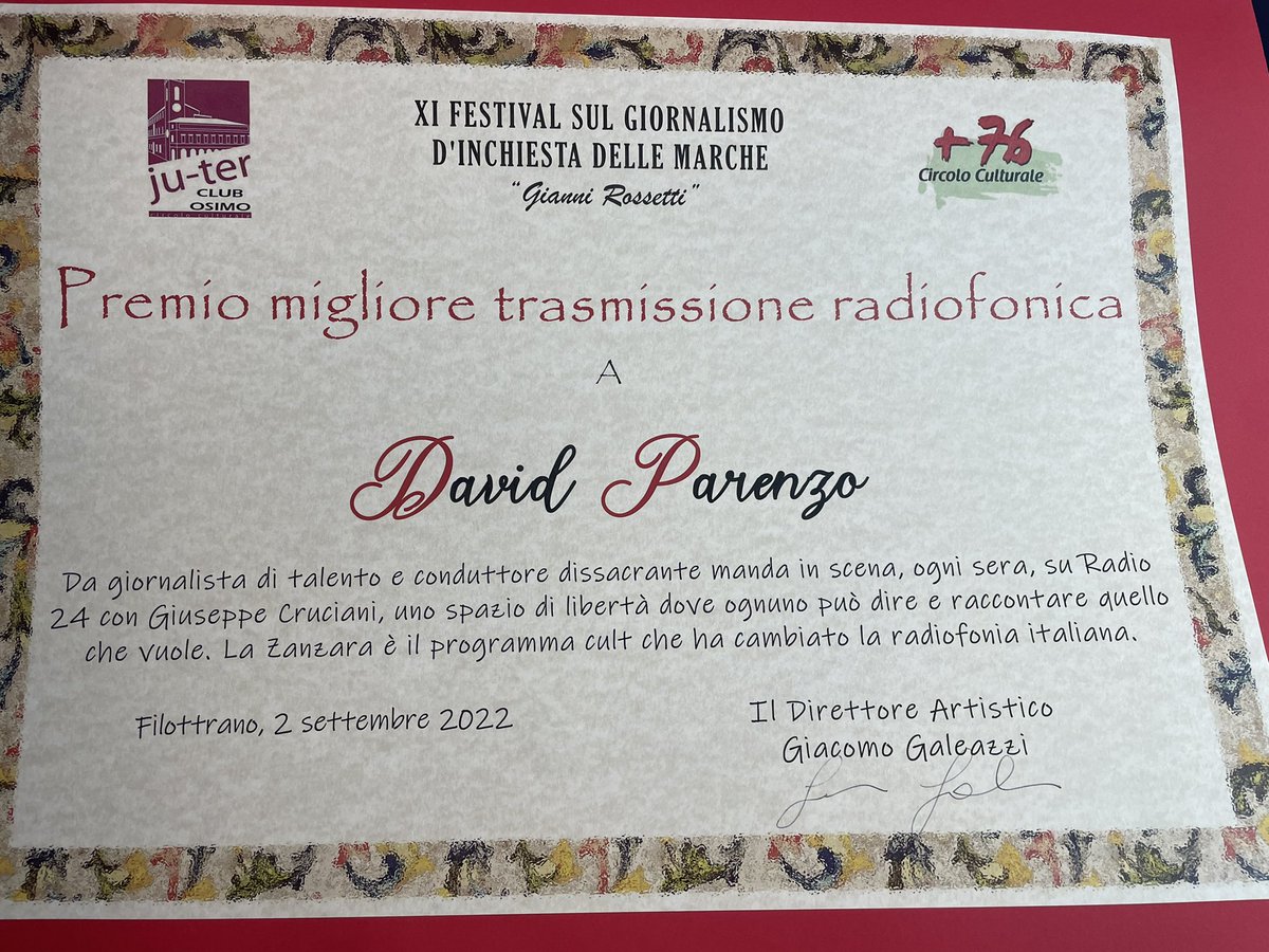 DAVIDPARENZO's tweet photo. Ieri a #filottrano con @giucruciani abbiamo ricevuto il premio come migliore trasmissione radiofonica. Il contesto era l’undicesima edizione del giornalismo d’inchiesta delle #marche! La domanda è: perché? 🤣🤣🤣 E’ stata una grande serata. Grazie a tutti https://t.co/cNKJyB6OFL