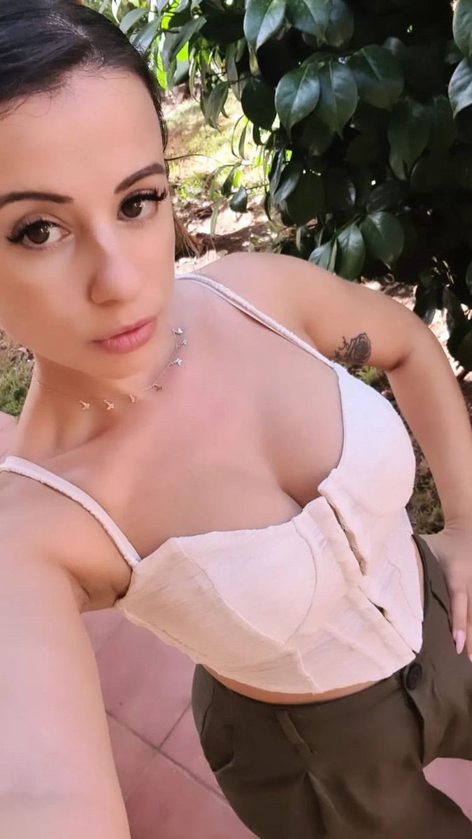 Vroniqu6997's tweet photo. Je vous souhaite un très bon week-end à vous 💋💋💋💋💋 https://t.co/bFlFyzh4pn