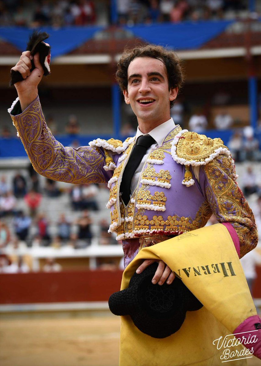 #bayona22 Une oreille pour Victor Hernandez face au premier novillo de los maños