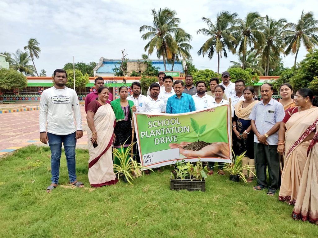 OfficialTeamATA's tweet photo. #ଚିର_ସବୁଜ_ଆମ_ବିଦ୍ୟାଳୟ ଅଭିଯାନକୁ ମାନନୀୟ ଜିଲ୍ଲାପାଳ @samarth_verma  ମହୋଦୟ ପୋଲିସ ଉଚ୍ଚ ବିଦ୍ୟାଳୟ ପରିସରରେ ୨୨/୦୮/୨୦୨୨ ତାରିଖରେ ବୃକ୍ଷ ରୋପଣ କରି ଆରମ୍ଭ କରିଥିଲେ। ଶିକ୍ଷକ ଶିକ୍ଷୟିତ୍ରୀ ଓ ଛାତ୍ରଛାତ୍ରୀମାନେ ବୃକ୍ଷ ପ୍ରତି ସଚେତନ ରହିବାକୁ ଶପଥ ନେଇଥିଲେ। 
@Puriulbeo 
@HUDDeptOdisha 
@SMEOdisha 
@CMO_Odisha 
1/2 https://t.co/CHI36FIqN6