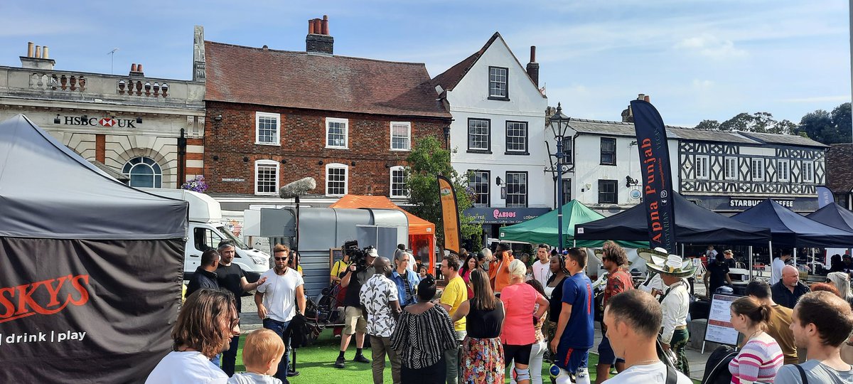 When The Big Breakfast came to town 😅🍳🥓☕️

<a href="/E32NN/">The BIG Breakfast</a> #Hitchin