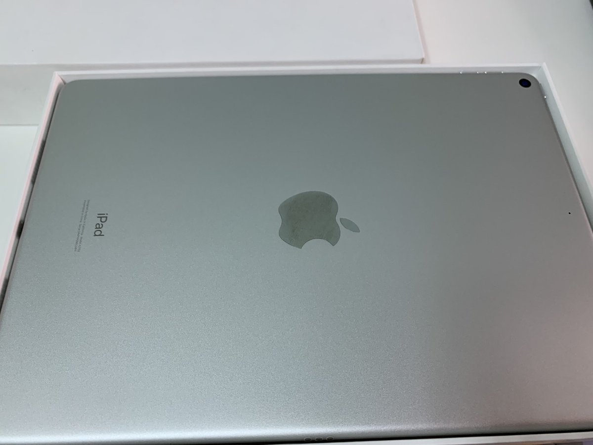 pchypx's tweet photo. ส่งต่อ iPad Air 3 64gb Wi-Fi ซื้อมาใช้แค่เรียน  สภาพ99% ขอบมุมไม่มีถลอก  8000 ส่งฟรี นัดรับแนวBTS กล่องครบ ไม่มีที่ชาจ มีปากกา ติดฟิมอย่างดี เขียนลื่น #ipadมือสอง #ส่งต่อ #ไอแพดมือ2 #ไอแพดมือสองราคาถูก #ไอแพดเพื่อการศึกษา #ไอแพด #มือสอง #ไอแพดมือสองราคาถูก #iPad #iPadAir https://t.co/xVDsgRydRM