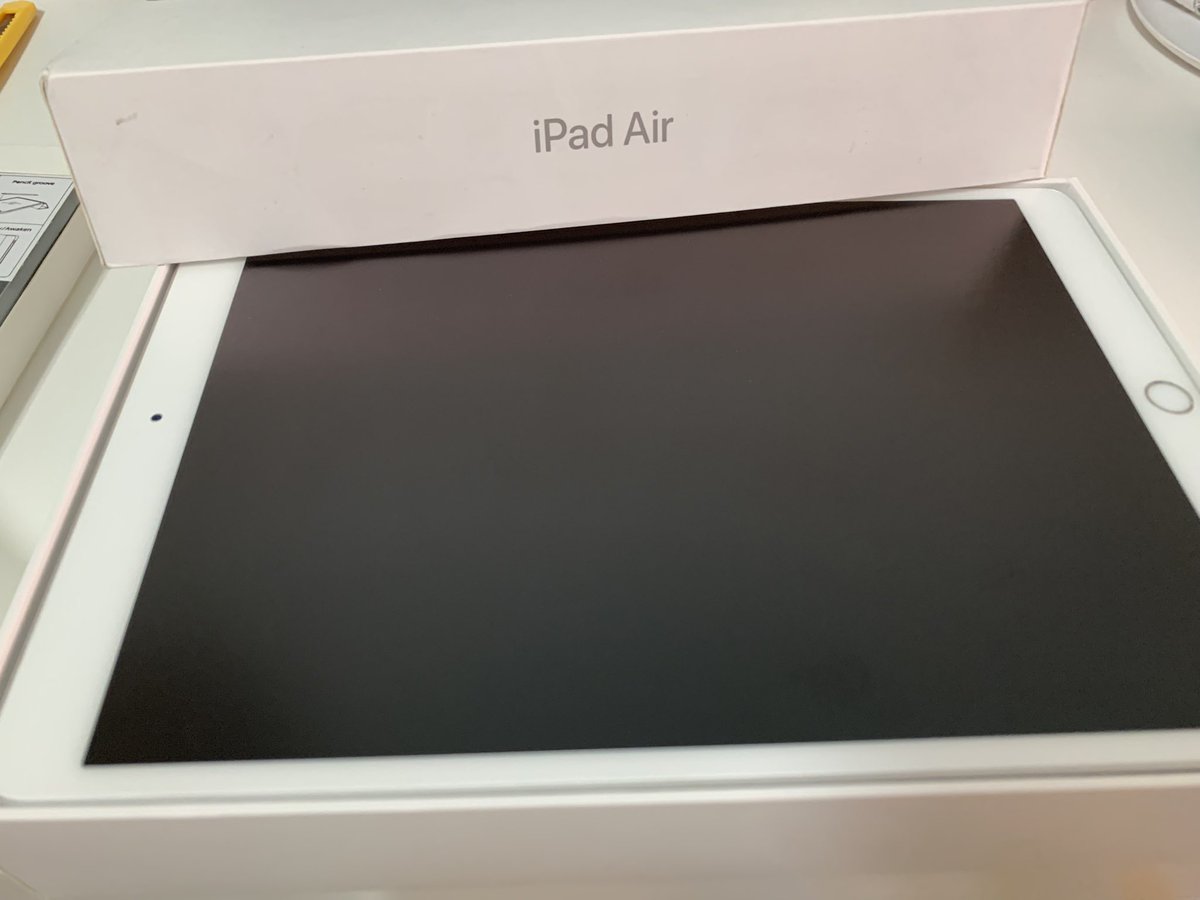 pchypx's tweet photo. ส่งต่อ iPad Air 3 64gb Wi-Fi ซื้อมาใช้แค่เรียน  สภาพ99% ขอบมุมไม่มีถลอก  8000 ส่งฟรี นัดรับแนวBTS กล่องครบ ไม่มีที่ชาจ มีปากกา ติดฟิมอย่างดี เขียนลื่น #ipadมือสอง #ส่งต่อ #ไอแพดมือ2 #ไอแพดมือสองราคาถูก #ไอแพดเพื่อการศึกษา #ไอแพด #มือสอง #ไอแพดมือสองราคาถูก #iPad #iPadAir https://t.co/xVDsgRydRM