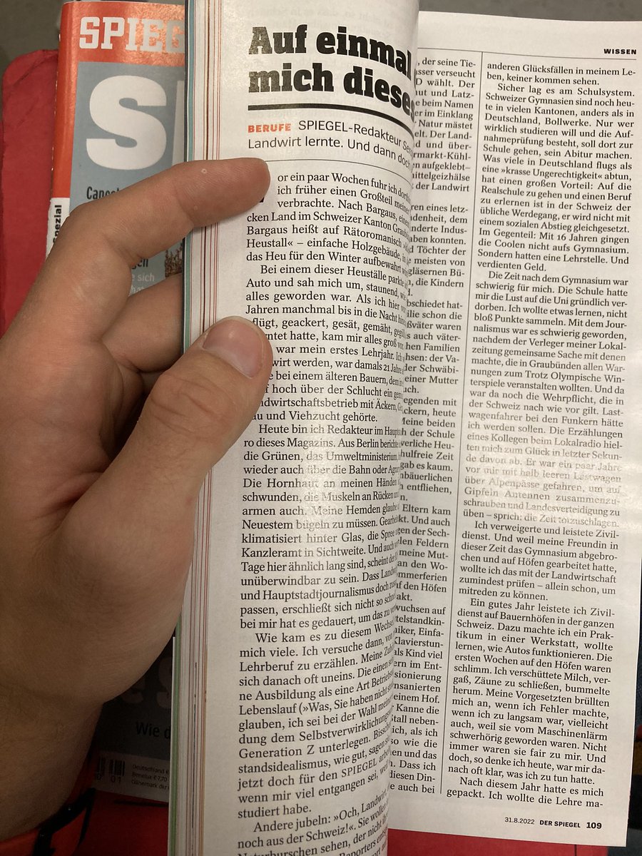Schurnalischt's tweet photo. Habe getan, was man nur selten tun sollte: über sich selbst schreiben. Darüber, dass es vor zwei Jahren gar nicht so klar war, dass ich mal für @derspiegel arbeiten würde. Und dass Landwirtschaft nach wie vor etwas Fantastisches ist. Zu lesen in der neuen Sonderausgabe (108-111) https://t.co/KFHdDVpHZb