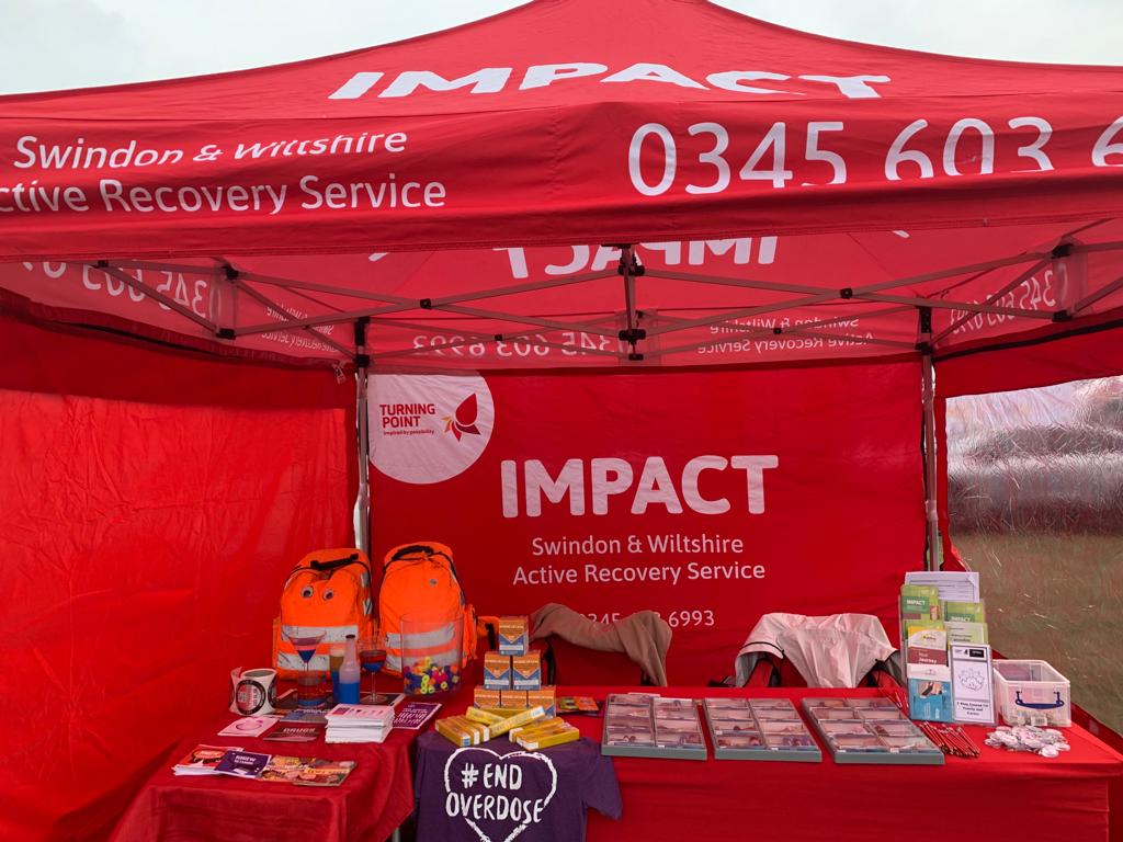 impact_swindon's tweet photo. Our E &amp; P team are at The Food &amp; River festival Melksham, today until 6.00pm. Look for our Gazebo, talk to the team for Harm reduction advice, information, referrals, Naloxone.
#harmreduction #naloxonesaveslives #orangebackpack #alcoholawareness
@melkshamff 
@wiltscouncil https://t.co/XupTXj4FG5
