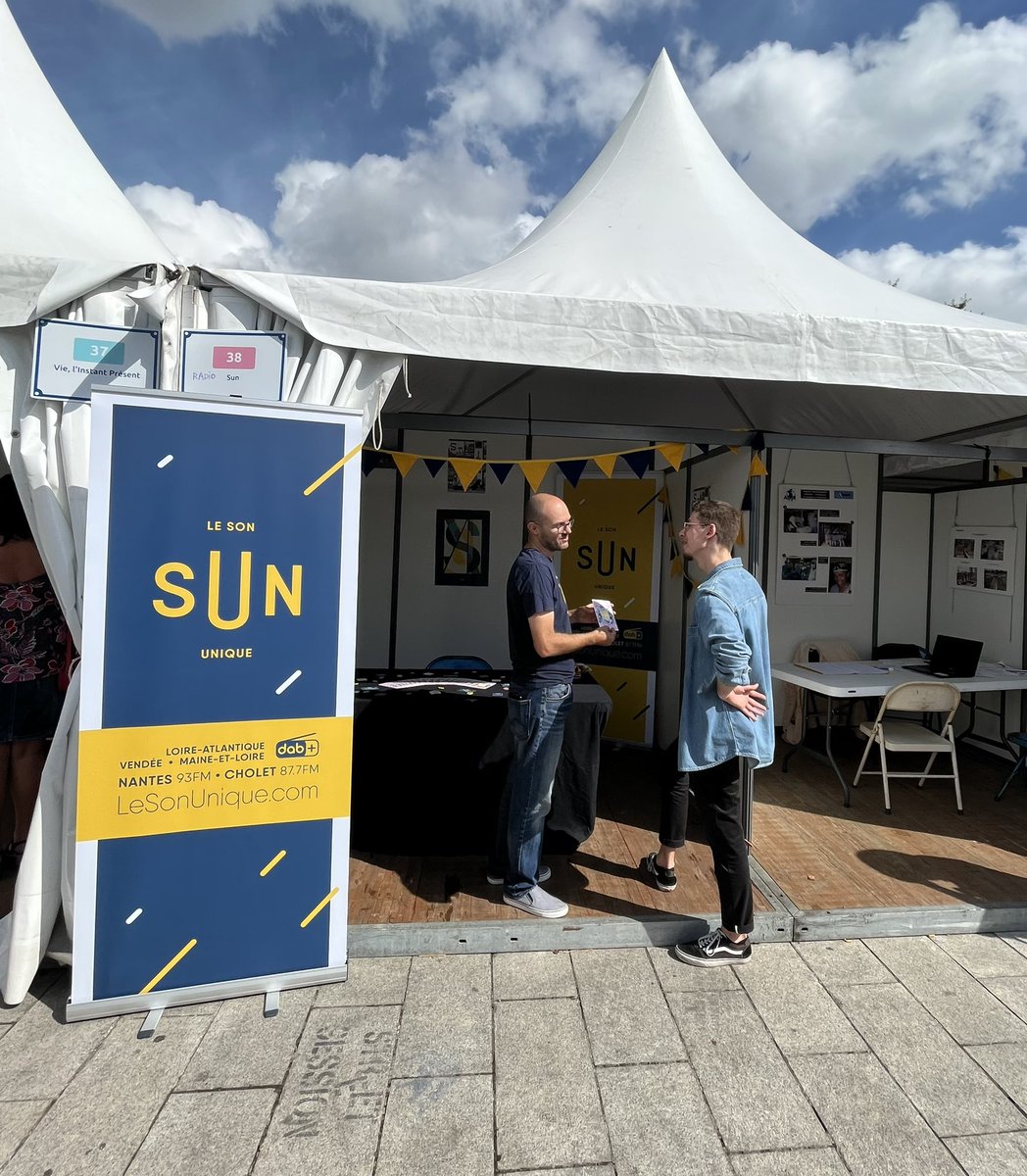 LeSonUnique's tweet photo. Jusqu’à 18h au #forumassos de #SaintNazaire pour vous présenter notre nouvelle #grille des programmes 22-23 !

📌Stand 38, place de l’Amérique latine. https://t.co/ZtDh1cmjyf