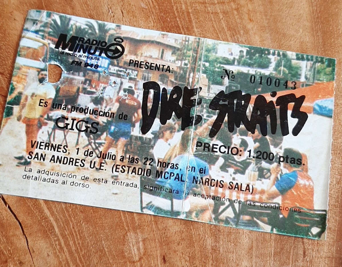 CubiJoan's tweet photo. 1 juliol 1983, un grup d'amics:
Albert Bosch, Jordi Roquer, Josep Cubi, Anna Bosch i Joan Cubi varem anar al nostre primer concert, Dire Straits! El millor i més autèntic concert que mai he anat.
Estadi: Narcís Sala 
Preu: 1200pts https://t.co/1h1h7iTltC