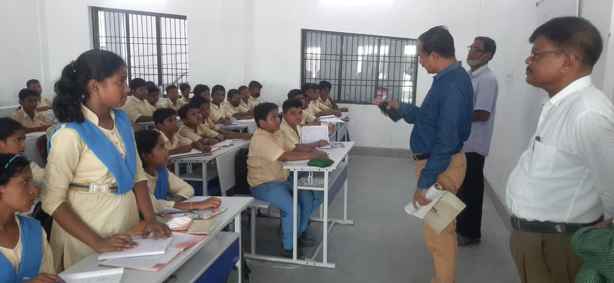 districtadmndkl's tweet photo. Collector &amp; DM, Dhenkanal visited Odisha Adarsha Vidyalaya, Parjang on 02-09-22 and reviewed the ongoing devlopment works &amp;  interacted with the students.  in the presence Tahasildar Parjang ,  BEO Parjang  and other Officials. https://t.co/tOjcNei195