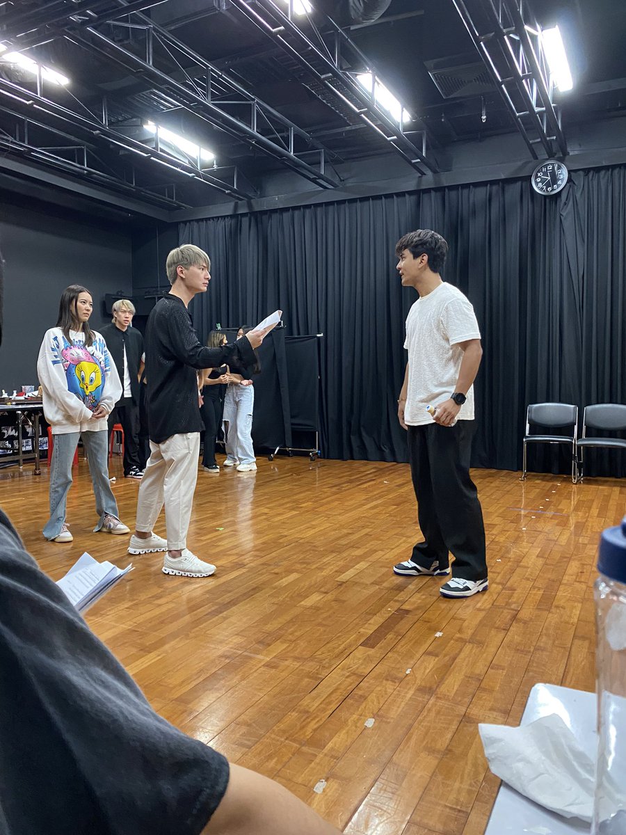 ทำไมดูแล้วอมยิ้ม 🧑🏻‍🦱🧑🏻‍🦱
#ลิขิตรักชิงบัลลังก์
#ละครเวที #KristPerawat #GUNNAPAT