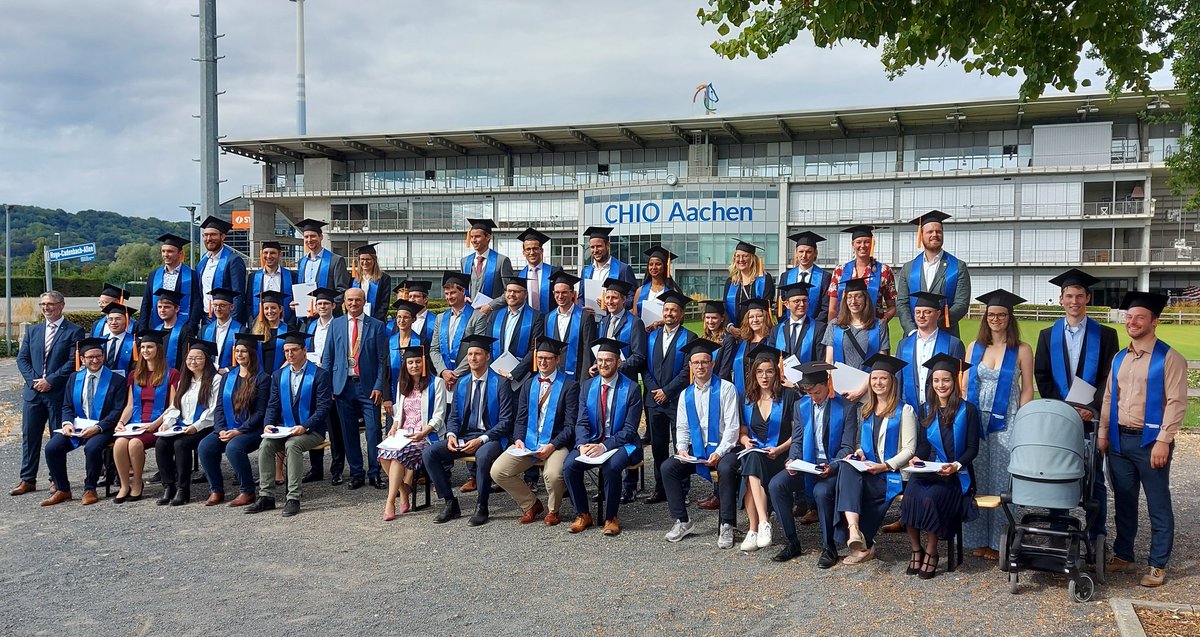 RWTH's tweet photo. #GradFestRWTH: Diese Doktorandinnen der #RWTH erhalten die Borchers-Plakette für exzellente Leistungen. 👍
These doctoral students of #RWTH receive the Borchers plaque for excellent achievements. 👍
#RWTH #Graduiertenfest #Graduation #students #Studierende https://t.co/hpqAnJfRSz