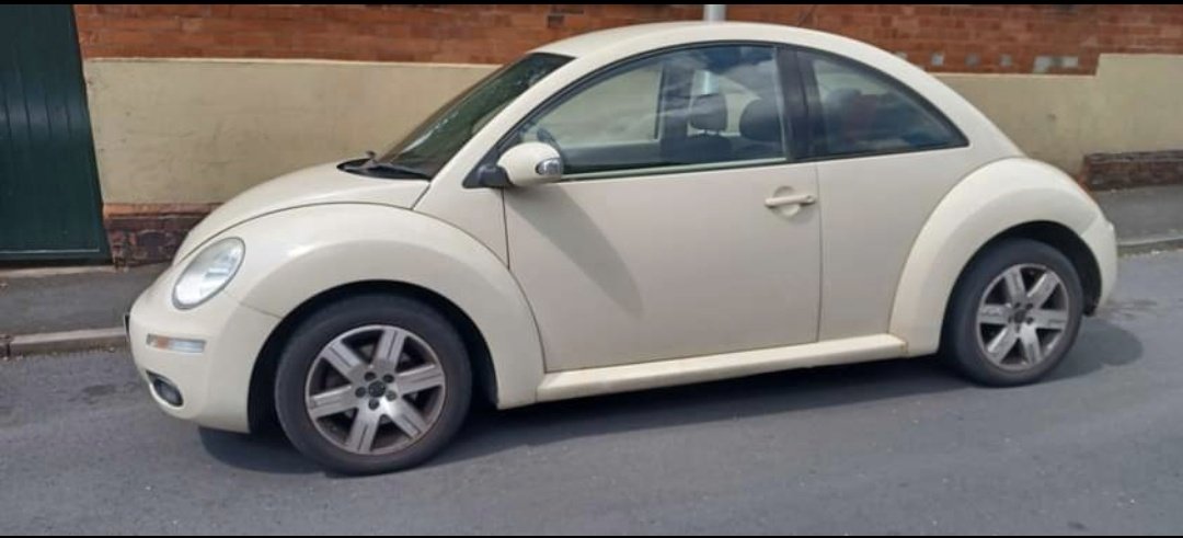 JessActor_'s tweet photo. #VWBeetle Luna for #sale in the Midlands. 
• 109,000 miles
• 2009 plate
• Manual
• Petrol
• 3 owners (including garage I bought from)
• Cream exterior, black interior
• MOT until October 2022
• Beautiful condition &amp; lovely drive
• £3100 ONO
#beetle #Volkswagen #usedcar https://t.co/vkQ2LW1mGW