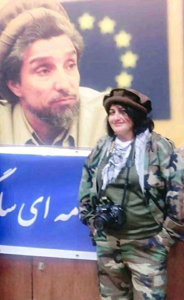 ارزو نوبهارپنجشیری یکی از شاگردان خاص مکتب مسعود بزرگ ٬رهرو قهرمان ملی خراسان پیرو احمدمسعود و یکی از کارمندان اسبق گرین ویلیج و بگرام سالهای سال مصروف عرضه خدمات شب هنگام به جنرالهی خارجی بود ٬
شاگردان مکتب قهرمان ملی بی مثل و بی نظیر هستند هیچوقت کسی از ایشان ناراحت نشده است.