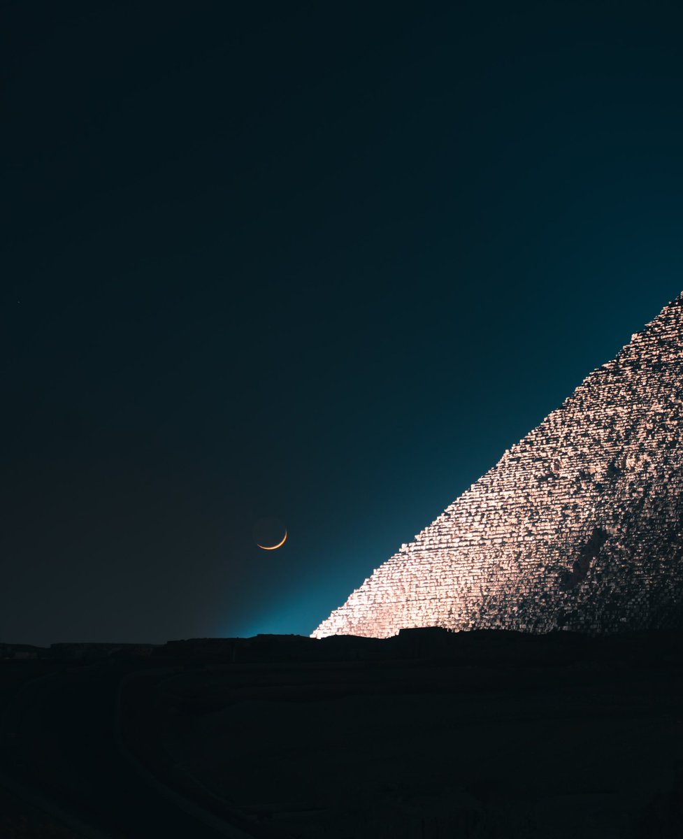 My favourite photo I took from my trip to Cairo. Such a magical place 🔥