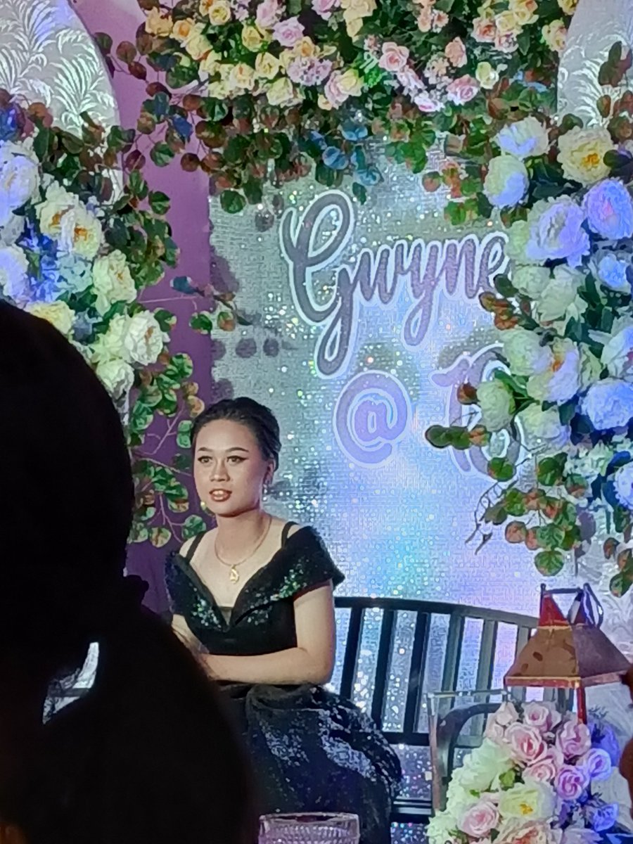 taps_top's tweet photo. Happy Birthday Ate Gwyne 💐💐💐 https://t.co/YMwlZBgFog