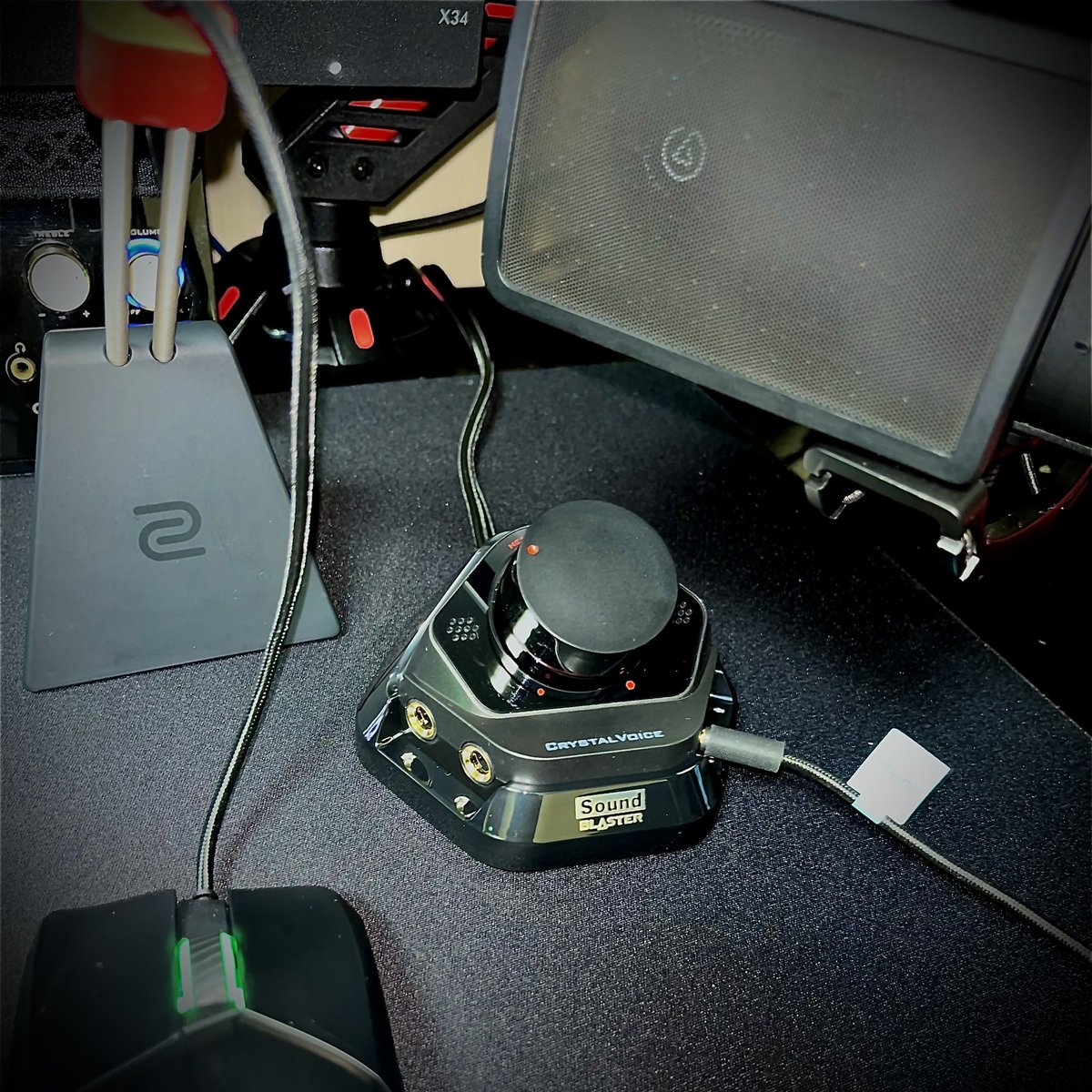 shigezo_Eito's tweet photo. サウンドカード載せ換え完了!
Z SE→AE7に
今時は、USB接続が主流だけど
内蔵型の方がノイズは少ないはず。
XMAPヘッドホン バイアンプ搭載
ヘッドセットミキサーも付属
まぁ、、、ゲームてかオーディオ用
なんやけどなww
目指せ!ゴールド帯👍
#ApexLedgends
#Creative
#SoundBlaster
#AE7 https://t.co/Spbkel3zzQ