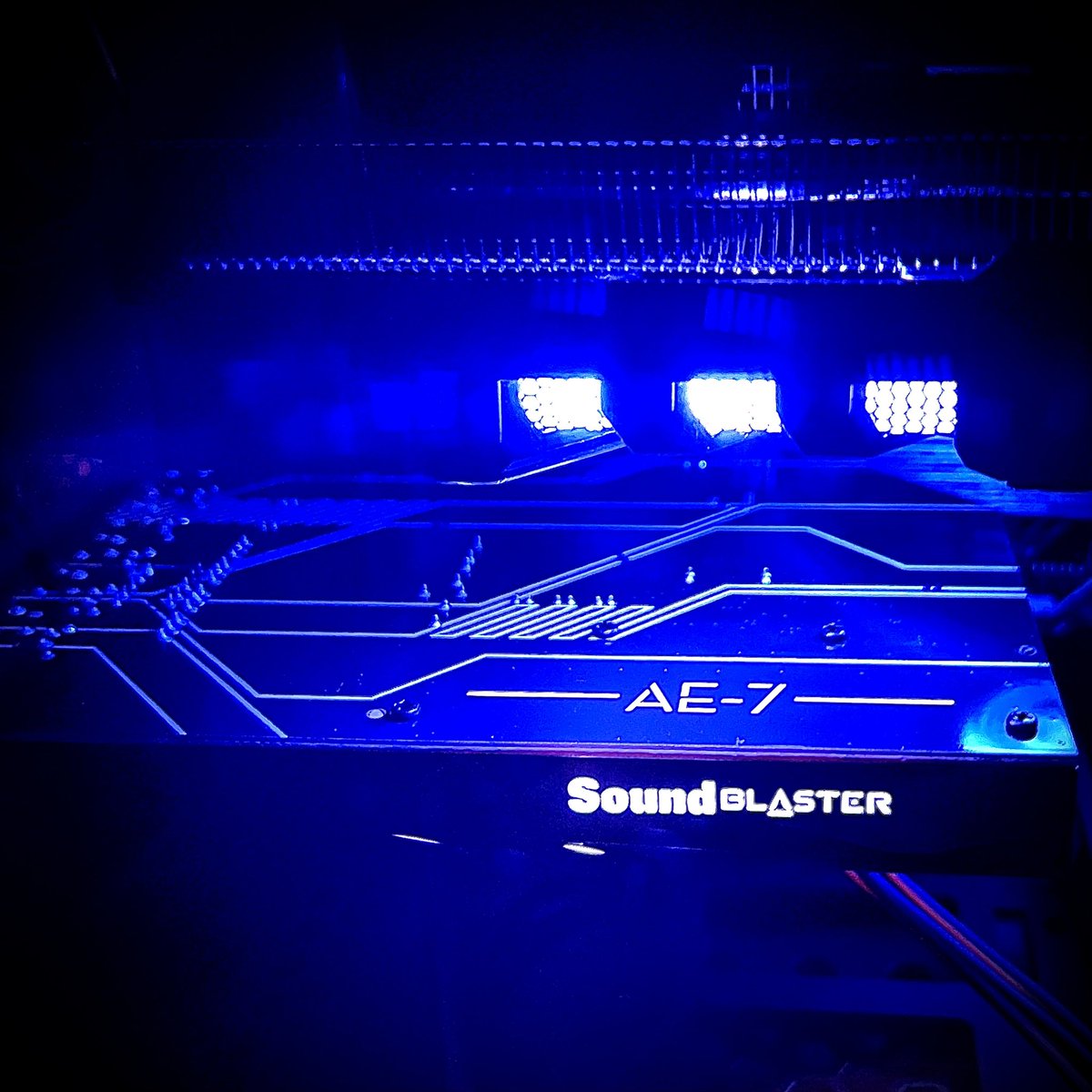 shigezo_Eito's tweet photo. サウンドカード載せ換え完了!
Z SE→AE7に
今時は、USB接続が主流だけど
内蔵型の方がノイズは少ないはず。
XMAPヘッドホン バイアンプ搭載
ヘッドセットミキサーも付属
まぁ、、、ゲームてかオーディオ用
なんやけどなww
目指せ!ゴールド帯👍
#ApexLedgends
#Creative
#SoundBlaster
#AE7 https://t.co/Spbkel3zzQ