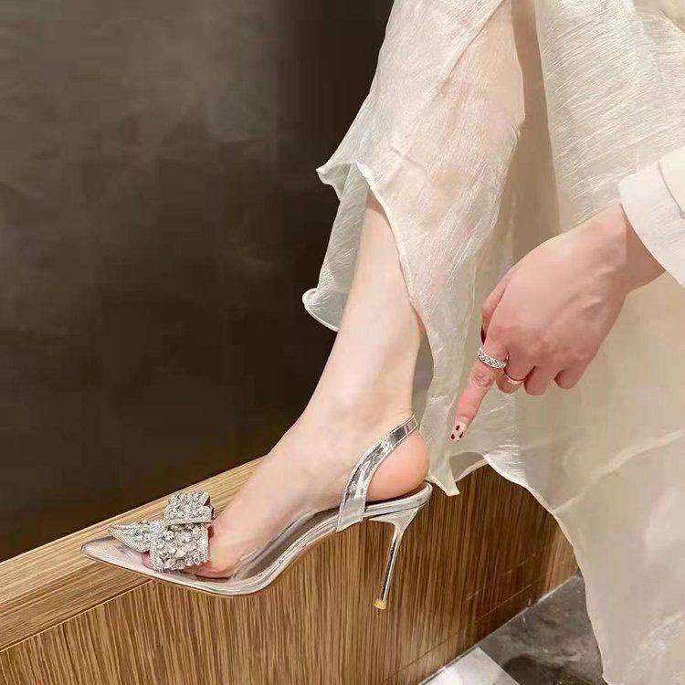 ShoppingKumare's tweet photo. Hanap niyo din ba ang glass shoes katulad ng kay @heart021485? May nakita akong inspo! At mas affordable ✨ ang lakas makayaman mga mars!!
Ito ang link⬇️
🔗  https://t.co/Qiu5dlO2A3

#ShopeePH #shopeefinds #heartevangelista

*PHOTO CREDITS TO THE OWNER* https://t.co/DdYTzdJ55v