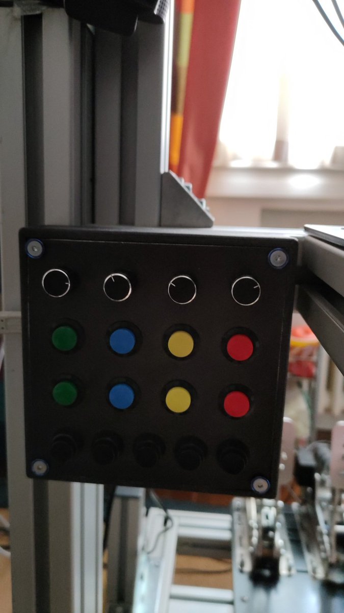 Pues ya tenemos lista y funcionando la botonera tras ganar ayer el torneo de <a href="/imbrubio77/">Rubio</a> ayer en Pamplona y a <a href="/3DFactorySim/">3D Factory Simracing</a>, gran calidad! 💪💪